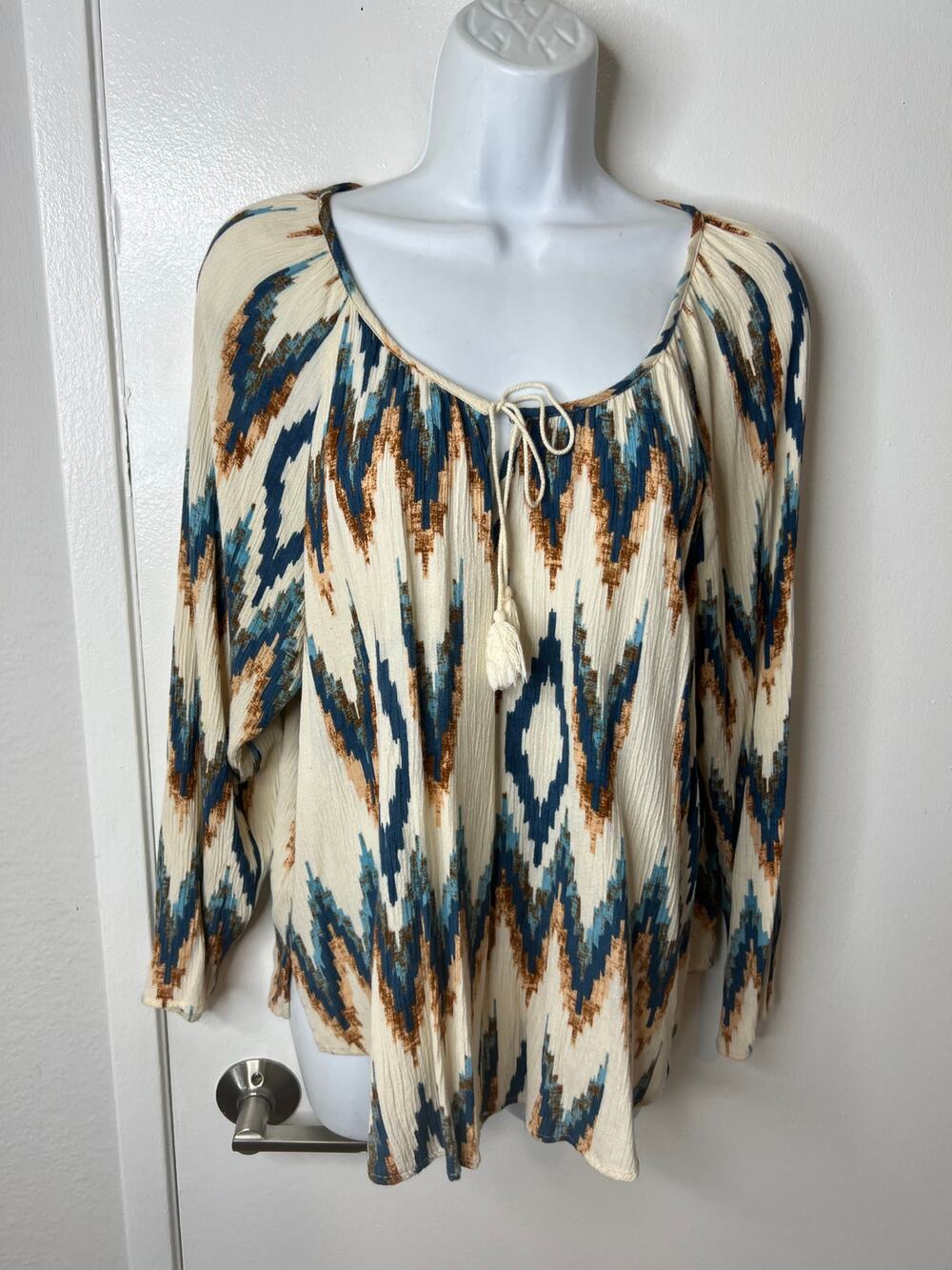 Love Stitch Women's Aztec Print Scoop Neck Blouse Tassel Tie ~ Size L